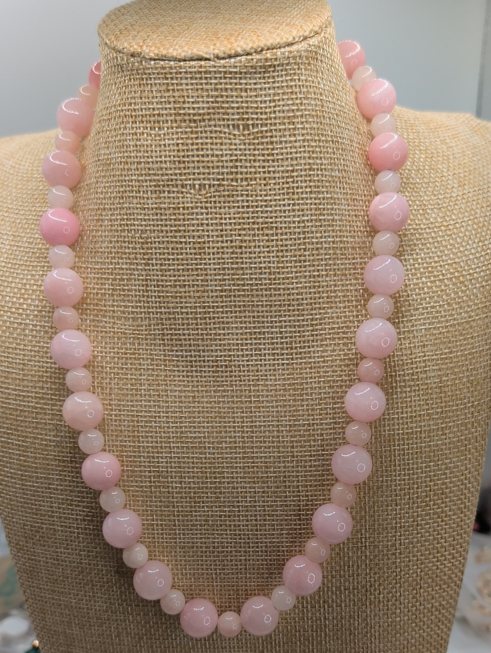 Elegant Pink Rose Quartz and Jade Beaded Necklace - Women Jewelry